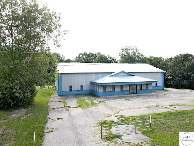 view of front of property with a gate and aphalt driveway