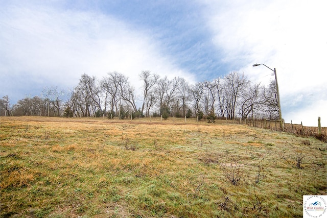 view of yard featuring a rural view