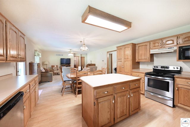 56 NW 247th Rd, Clinton, MO 64735 - kitchen featuring stainless steel appliances, under cabinet range hood, light wood-style flooring, and light countertops