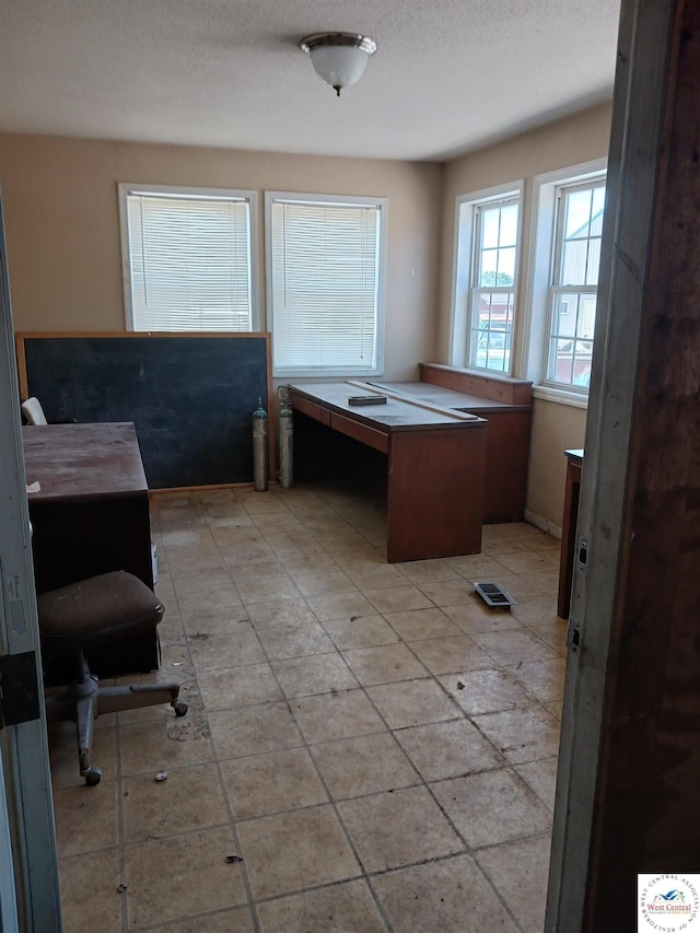 501 S Oak St, Versailles, MO 65084 - view of office space