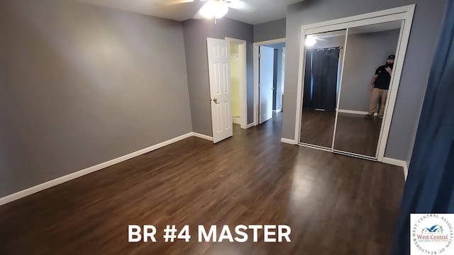 501 S Oak St, Versailles, MO 65084 - unfurnished bedroom with dark wood finished floors, a closet, and ceiling fan