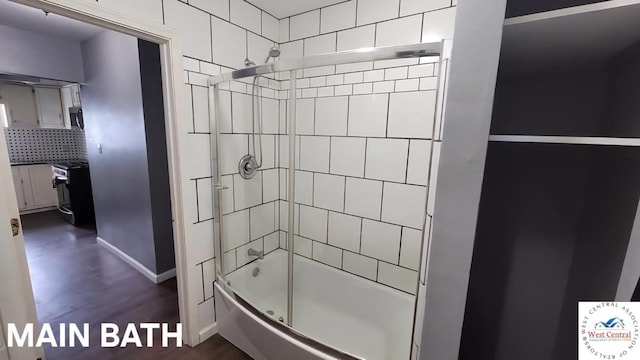 501 S Oak St, Versailles, MO 65084 - bathroom with tub / shower combination and tasteful backsplash