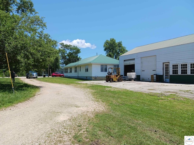 501 S Oak St, Versailles, MO 65084 - view of front of property with a garage and a front lawn