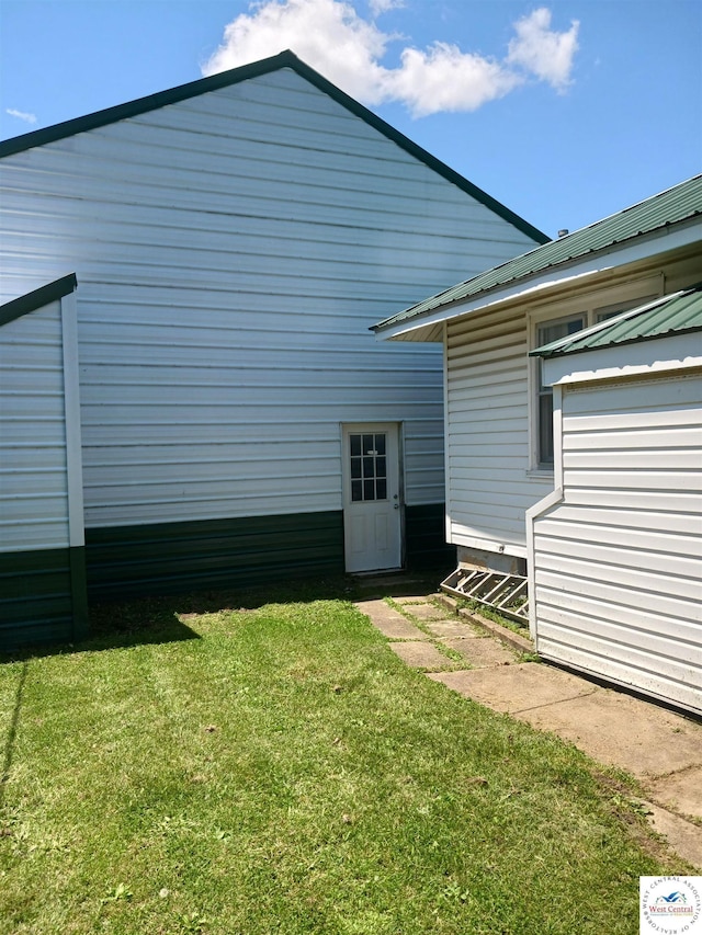501 S Oak St, Versailles, MO 65084 - back of property featuring a yard and a metal roof
