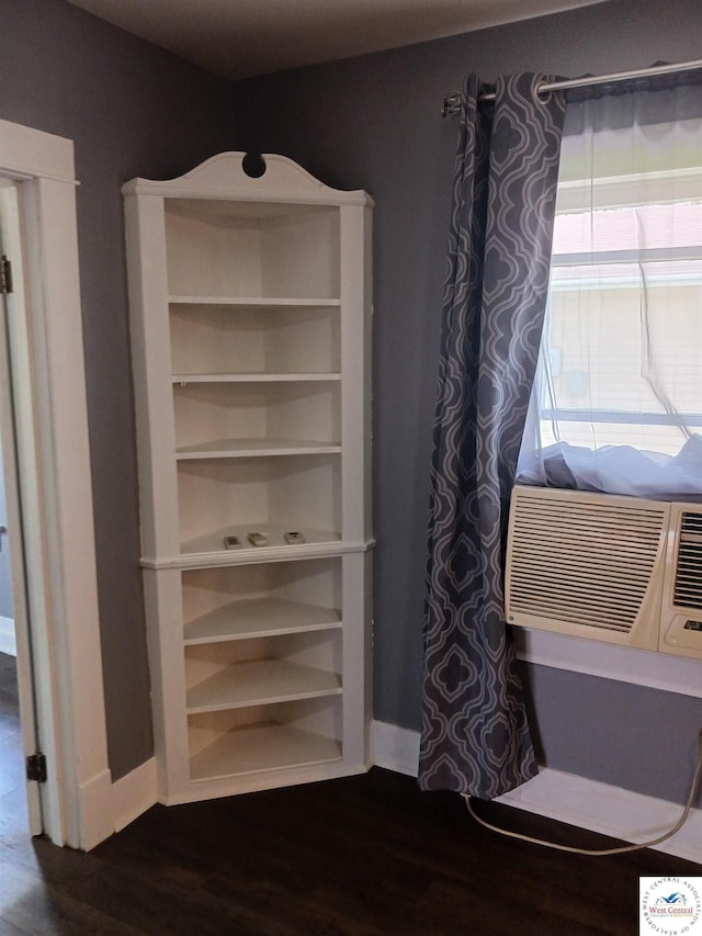 501 S Oak St, Versailles, MO 65084 - view of closet