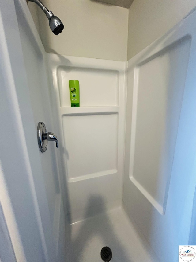 607 Laurel St, Warrensburg, MO 64093 - interior details with walk in shower