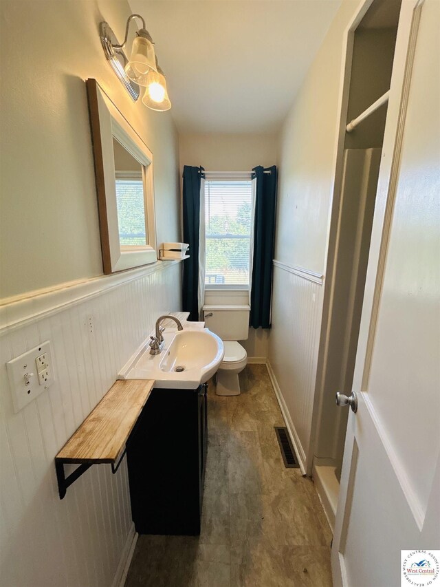 607 Laurel St, Warrensburg, MO 64093 - full bath with a wainscoted wall, vanity, and a shower