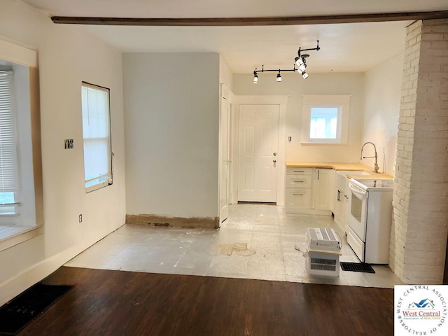 1104 S Barrett Ave, Sedalia, MO 65301 - photo 4