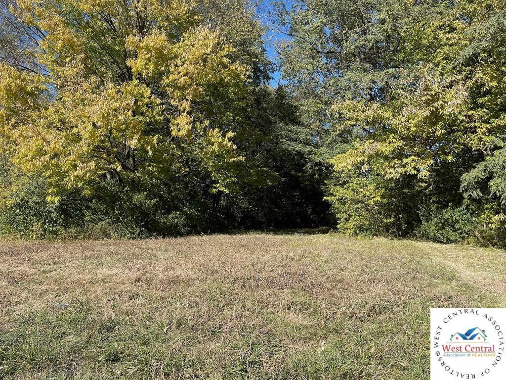 113 E Cooper St, Sedalia, MO 65301 - photo 1