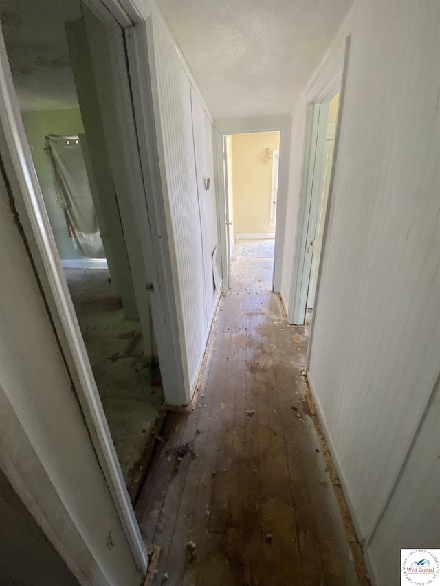 511 E Green St, Clinton, MO 64735 - hall with hardwood / wood-style flooring