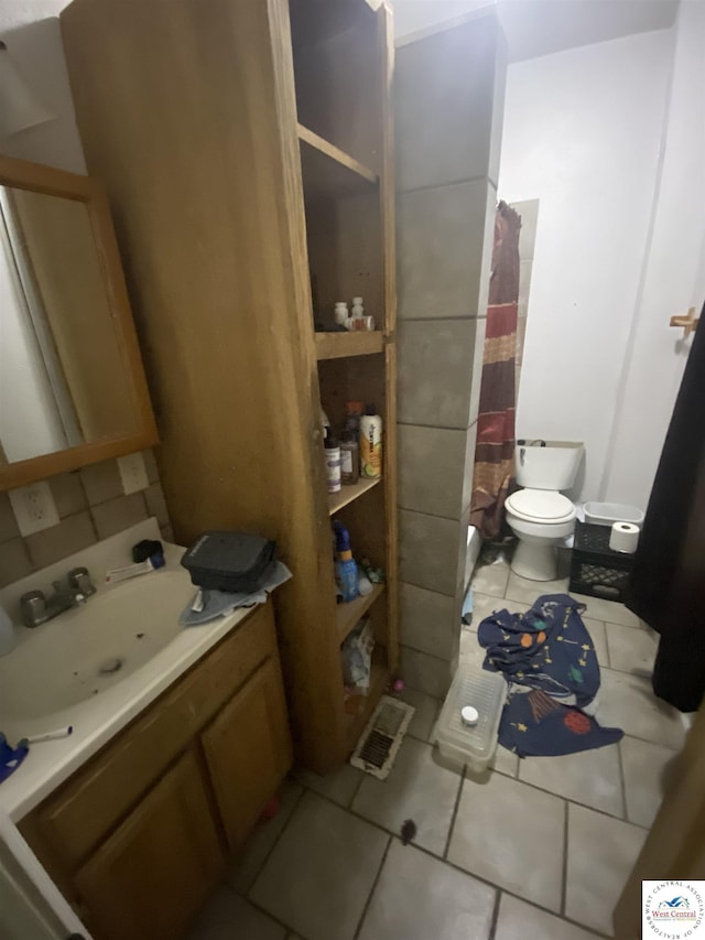 511 E Green St, Clinton, MO 64735 - full bath with tile patterned floors, vanity, a shower with curtain, and backsplash