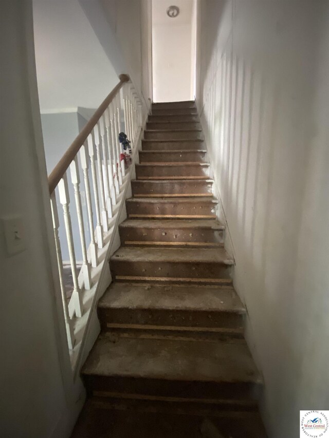 511 E Green St, Clinton, MO 64735 - view of stairway