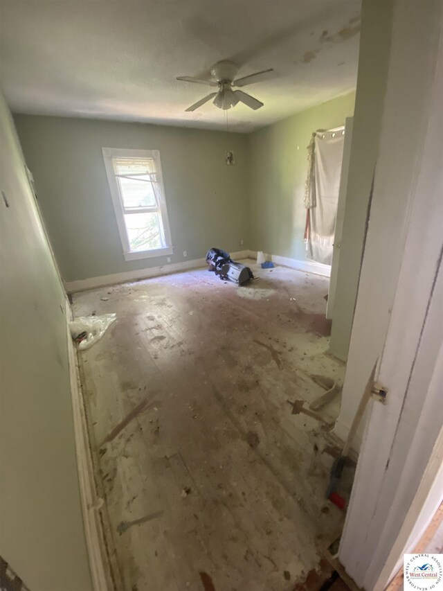 511 E Green St, Clinton, MO 64735 - unfurnished room featuring ceiling fan