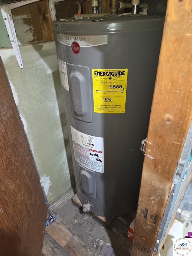 31591 Spring Ave, Warsaw, MO 65355 - utilities featuring electric water heater