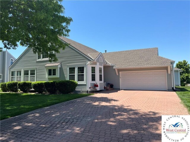 1515 NW Primrose Ln, Blue Springs, MO 64015 - view of front of home featuring a garage, driveway, and a front yard