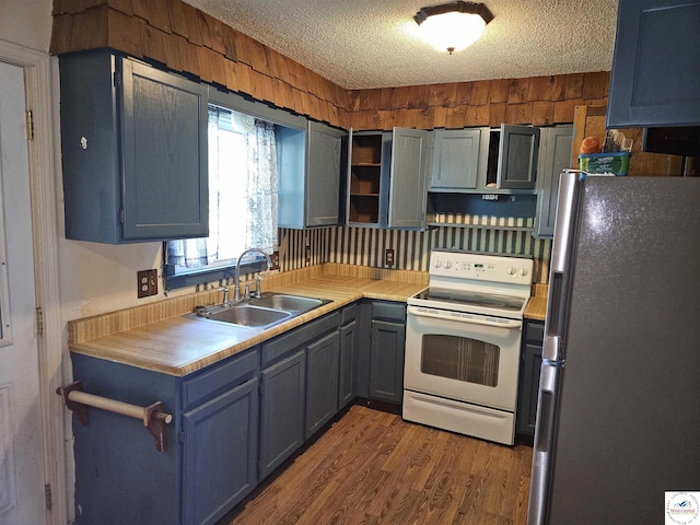 402 W 2nd St, Hughesville, MO 65334 - photo 3