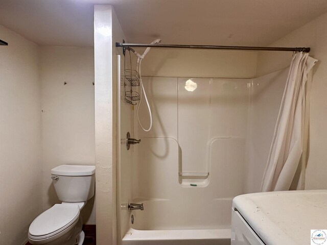23651 Pifer St, Warsaw, MO 65355 - full bath with toilet and shower / tub combo with curtain