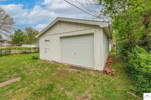 view of detached garage