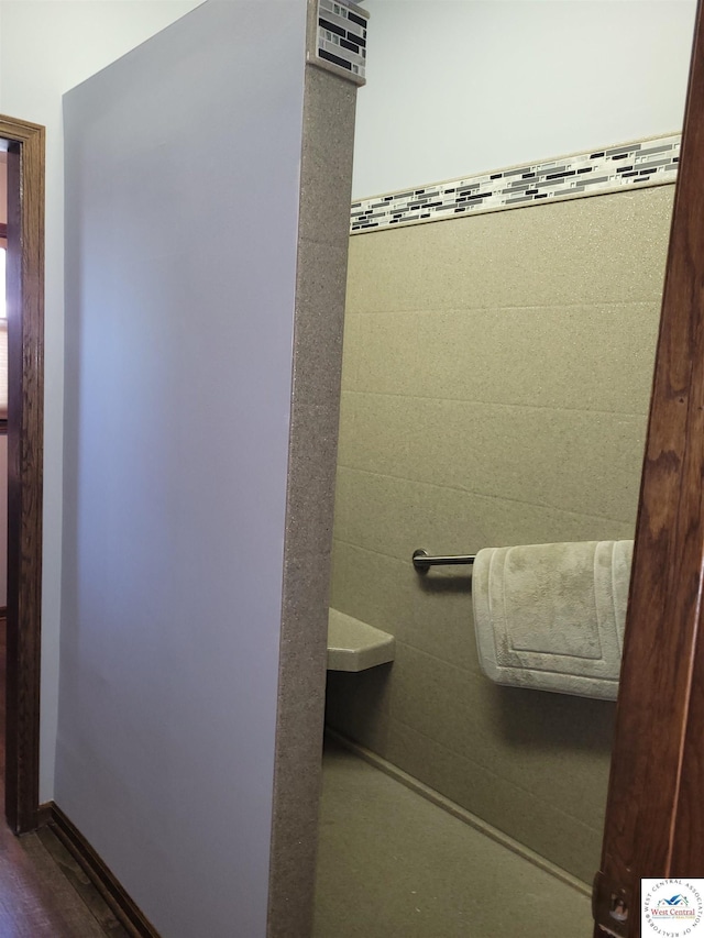 31150 Highview Rd, Edwards, MO 65326 - bathroom featuring wood finished floors
