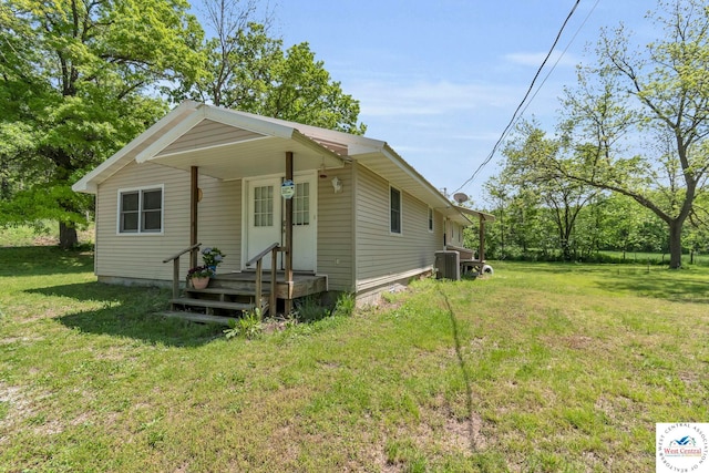 20390 Kindle Rd, Warsaw, MO 65355 - bungalow-style house with a front lawn and cooling unit