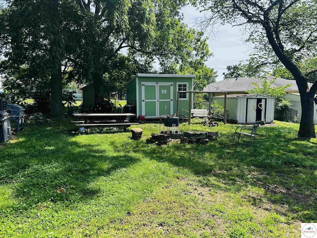 106 W Fairview St, Clinton, MO 64735 - view of yard