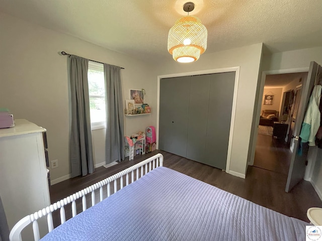 22756 Hickory Chapel Ave, Lincoln, MO 65338 - bedroom with wood finished floors, a closet, baseboards, and a textured ceiling