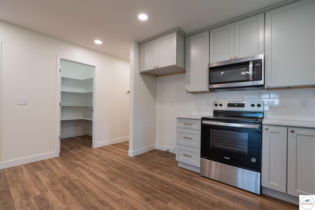 1504 E 7th St, Sedalia, MO 65301 - kitchen with stainless steel appliances, gray cabinets, recessed lighting, dark wood-style flooring, and light countertops