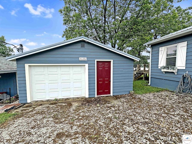 26684 Waterview Dr, Warsaw, MO 65355 - detached garage with driveway