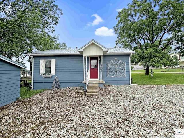 26684 Waterview Dr, Warsaw, MO 65355 - view of front of property with a metal roof and a front yard