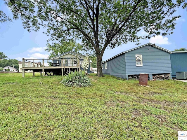 26684 Waterview Dr, Warsaw, MO 65355 - view of grassy yard featuring a deck