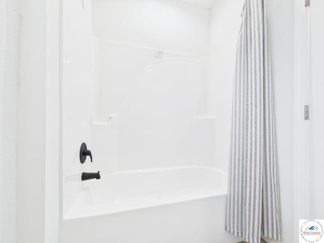 100 Mayerling Dr, Laurie, MO 65037 - bathroom featuring shower / tub combo