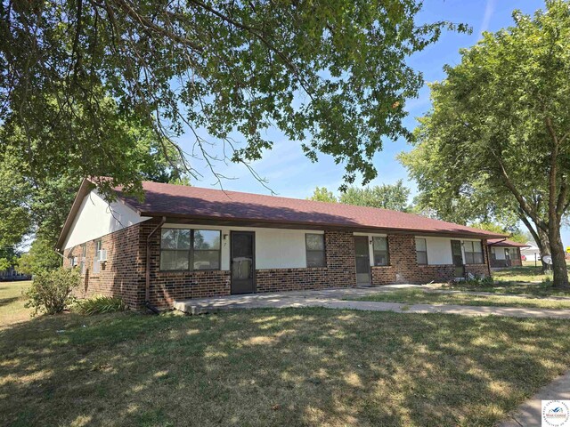 206 N Ohio St, Chilhowee, MO 64733 - ranch-style home featuring brick siding and a front yard