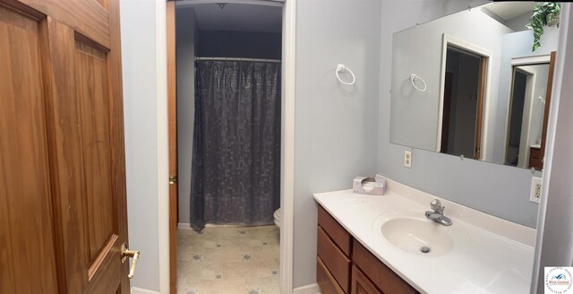 23111 Lange Rd, Cole Camp, MO 65325 - full bath featuring toilet, a shower with shower curtain, vanity, and baseboards