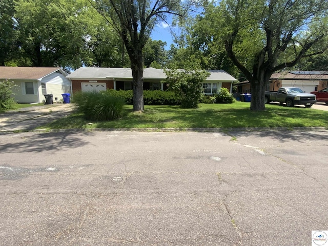 1105 Herold Ave, Sedalia, MO 65301 - photo 1