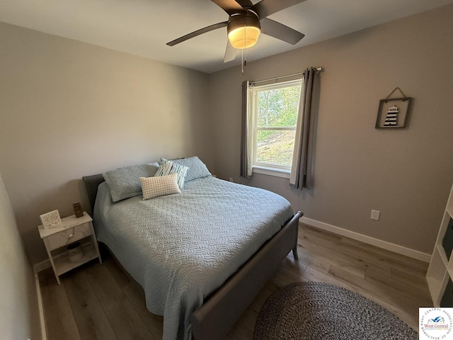 bedroom featuring wood finished floors, baseboards, and a ceiling fan