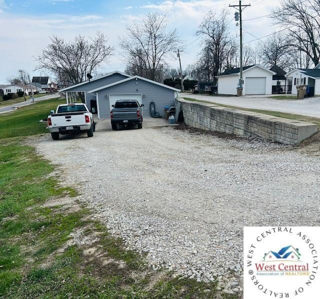 913 S Main St, Milan, MO 63556 - view of road