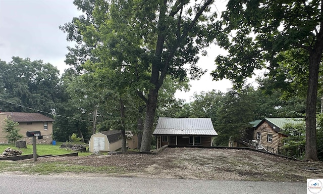 29193 Roundhouse Ave, Lincoln, MO 65338 - view of front of home featuring a shed, a metal roof, and covered porch