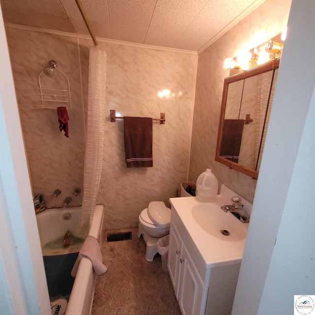 full bath with vanity, crown molding, toilet, and shower / tub combo with curtain