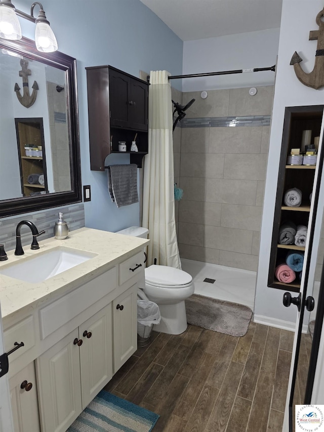 1010 NW Scenic Dr, Grain Valley, MO 64029 - full bath featuring wood finished floors, vanity, and a tile shower