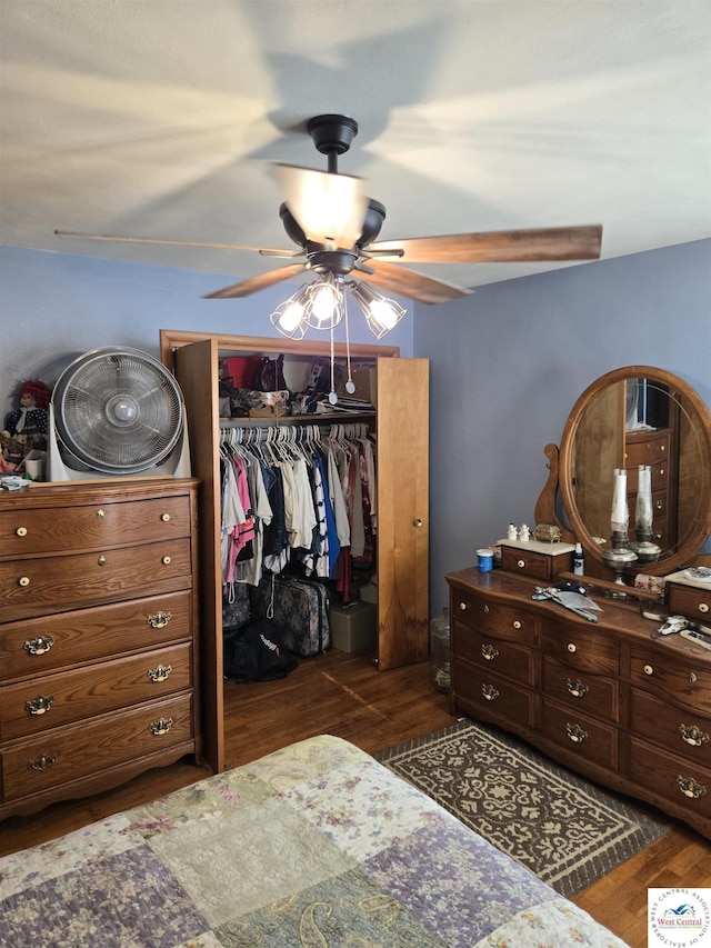 bedroom with a closet, dark wood-style flooring, and ceiling fan