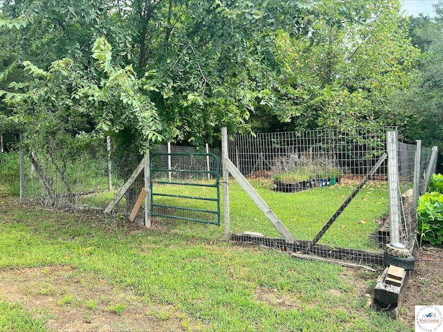 21609 Valley Rd, Warsaw, MO 65355 - view of yard featuring fence and a gate