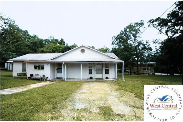 21609 Valley Rd, Warsaw, MO 65355 - view of front of house featuring driveway, a porch, and a front lawn