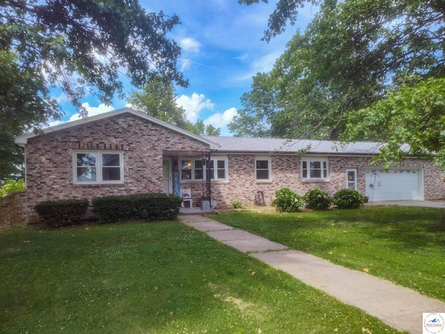 905 Grandview Ave, Slater Saline Co, MO 65349 - photo 1