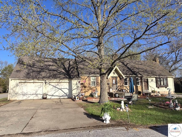 512 N Price Ln, Clinton, MO 64735 - view of front of property with a garage, brick siding, a front yard, and concrete driveway