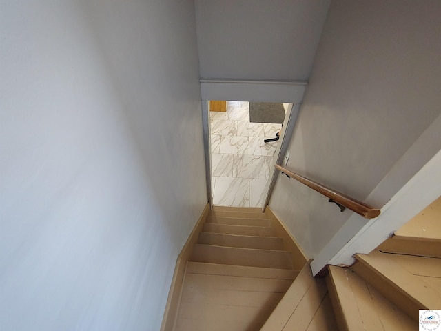 1105 Lay Ave, Warsaw, MO 65355 - view of staircase
