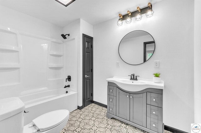 1401 S Park Ave, Sedalia, MO 65301 - full bathroom with toilet, vanity, bathing tub / shower combination, and baseboards
