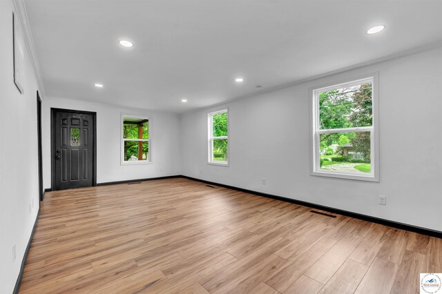 1401 S Park Ave, Sedalia, MO 65301 - unfurnished room featuring light wood finished floors, recessed lighting, baseboards, and ornamental molding