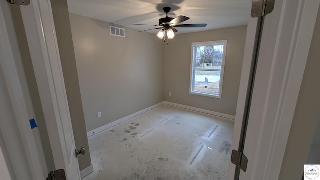 unfurnished room featuring visible vents, a ceiling fan, and baseboards