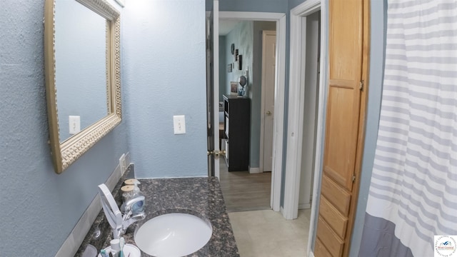 252 Shawn Ave, Lincoln, MO 65338 - full bath featuring vanity and a textured wall