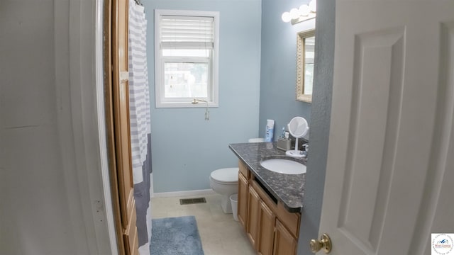 252 Shawn Ave, Lincoln, MO 65338 - bathroom featuring toilet, vanity, curtained shower, and baseboards